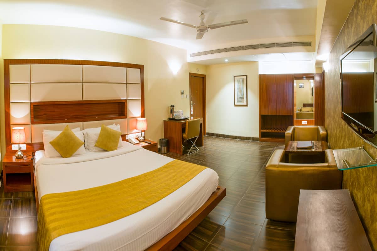 Royal Room | Down comforters, memory foam beds, minibar, desk