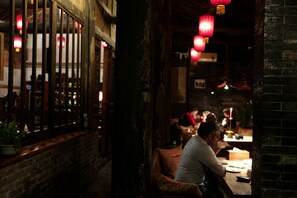 Breakfast, lunch, dinner served; garden views - Yide Hotel (Jinzhong)