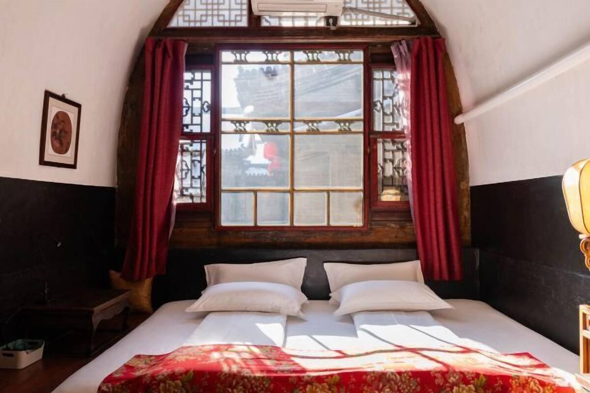 1 bedroom, premium bedding, minibar (free items), desk