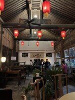 Frühstück, Mittagessen, Abendessen, Blick auf den Garten 