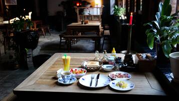 Tägliches inbegriffenes englisches Frühstück