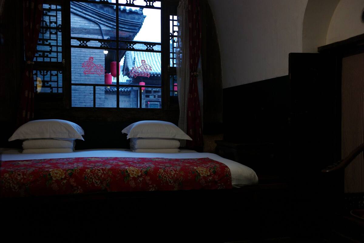 Deluxe Suite | 1 bedroom, premium bedding, minibar (free items), desk