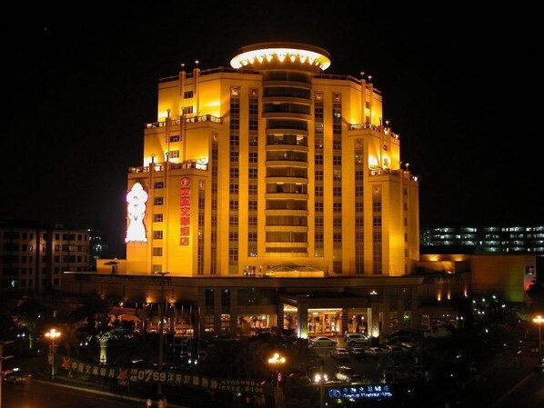 住宿正面 - 傍晚/夜晚