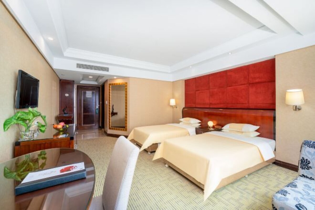 Minibar, in-room safe, alarm clocks