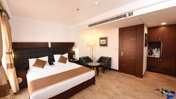 Quarto superior, 1 cama Queen, vista para a cidade | Vista do quarto