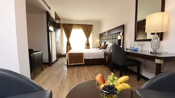 Luxury-Suite, 1 King-Bett, Stadtblick | 1 Schlafzimmer, hochwertige Bettwaren, Select-Comfort-Betten, Minibar