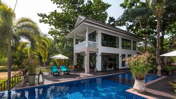 Poolside Villa | Vista dalla camera