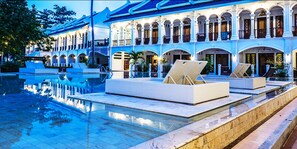 Outdoor pool, pool umbrellas, sun loungers