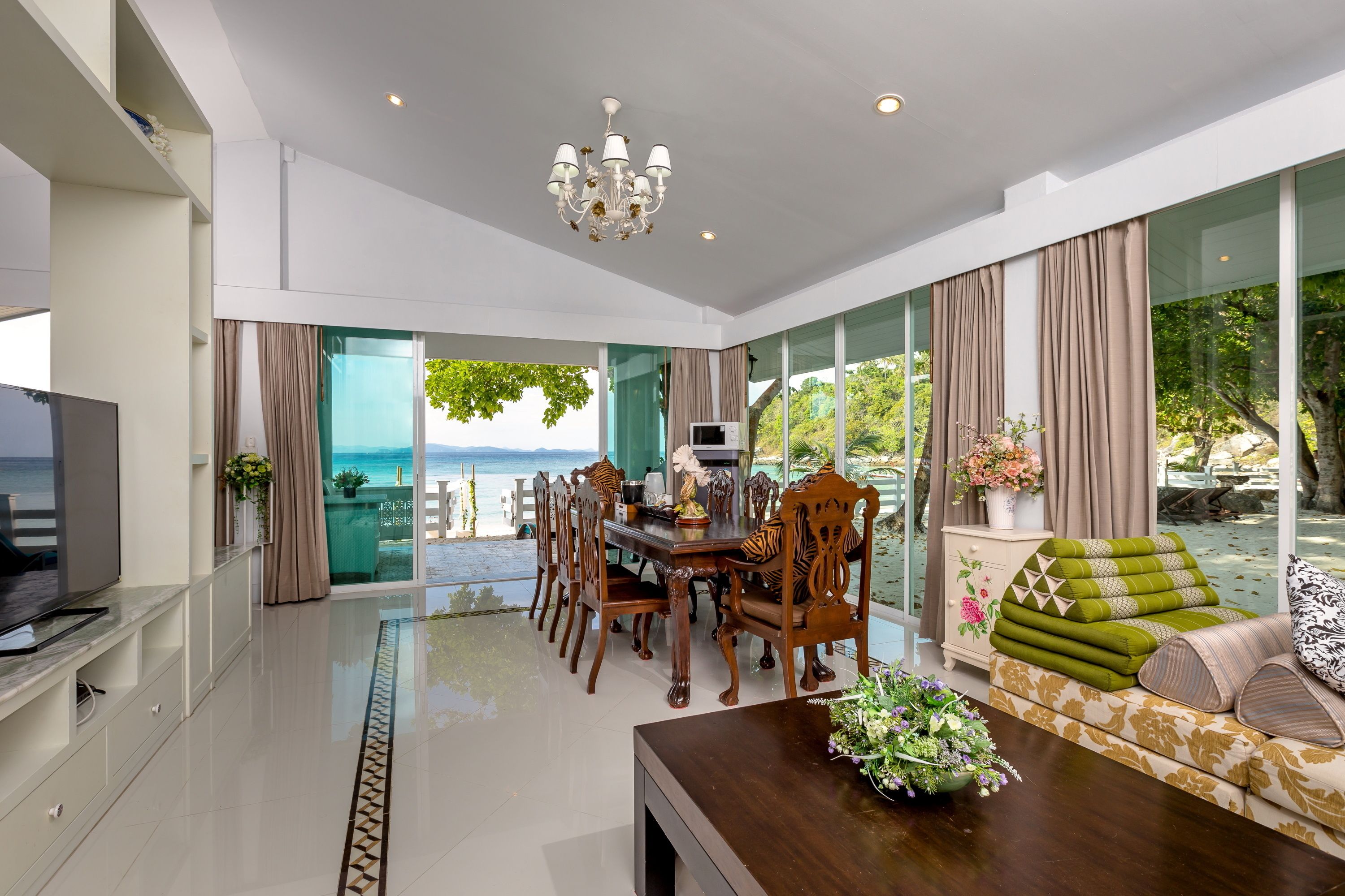 Beach Front Suite | Living area | LCD TV