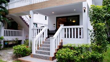 Lagoon Room | 1 bedroom, in-room safe, individually decorated, desk