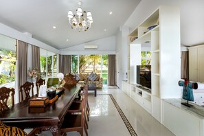 Beach Front Suite | In-room dining - Racha Island Resort (Ko Racha Yai)