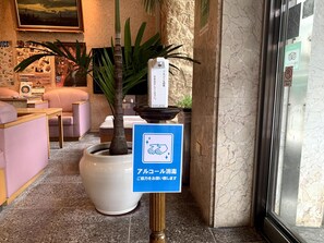 Property entrance - Crown Hotel Okinawa (Okinawa)
