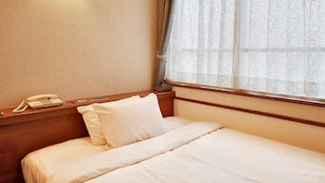 1 多间卧室、羽绒被、办公桌、笔记本电脑工作区