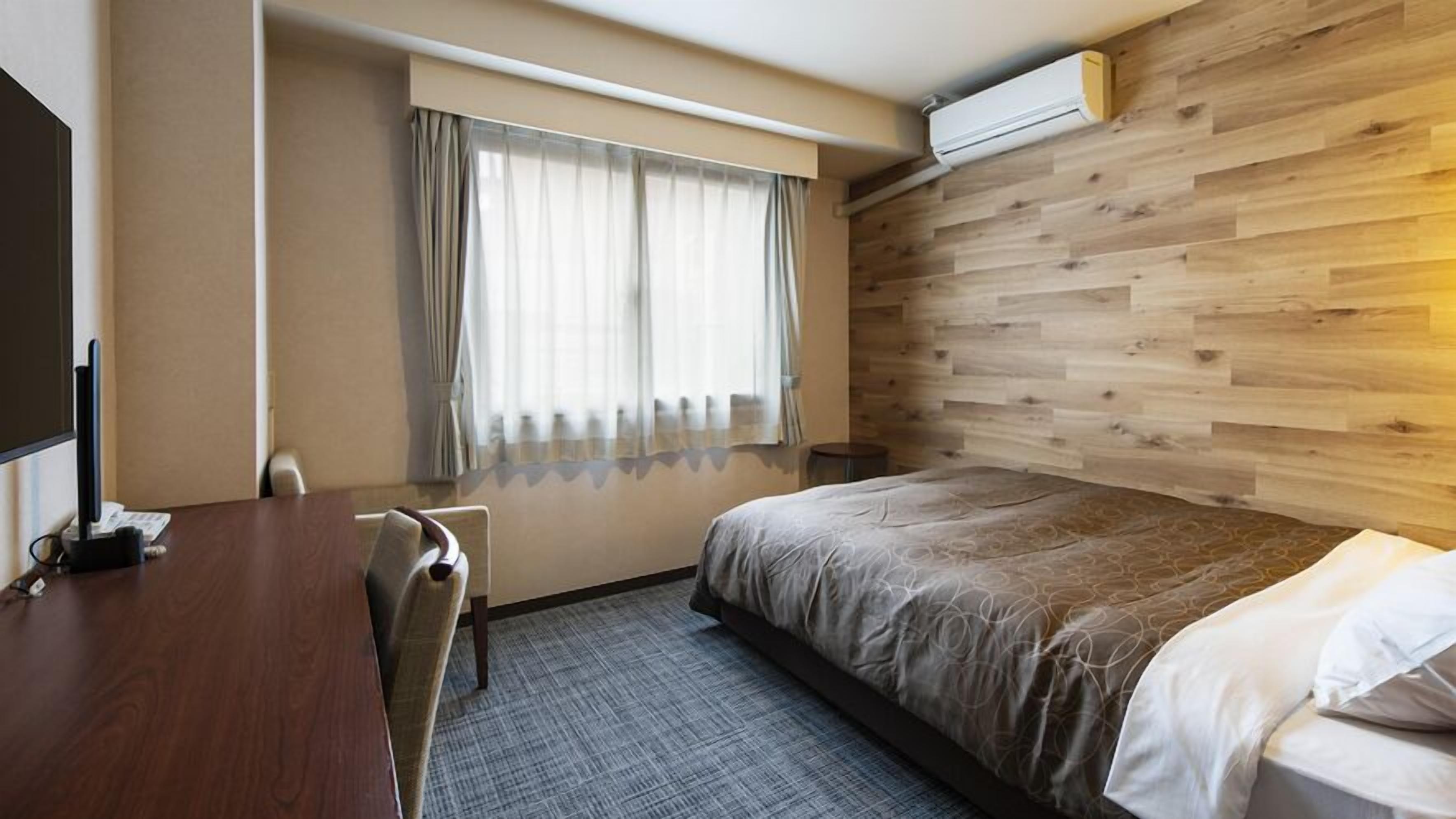 Desk, iron/ironing board, free WiFi