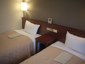 Escritorio, tabla de planchar con plancha y wifi gratis 