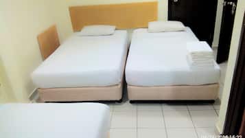 Chambre Triple Familiale | Fer et planche Ă repasser, Wi-Fi gratuit