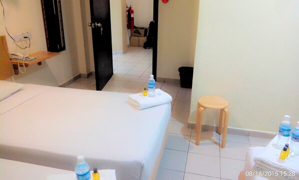 Habitación cuádruple familiar | Sala de estar