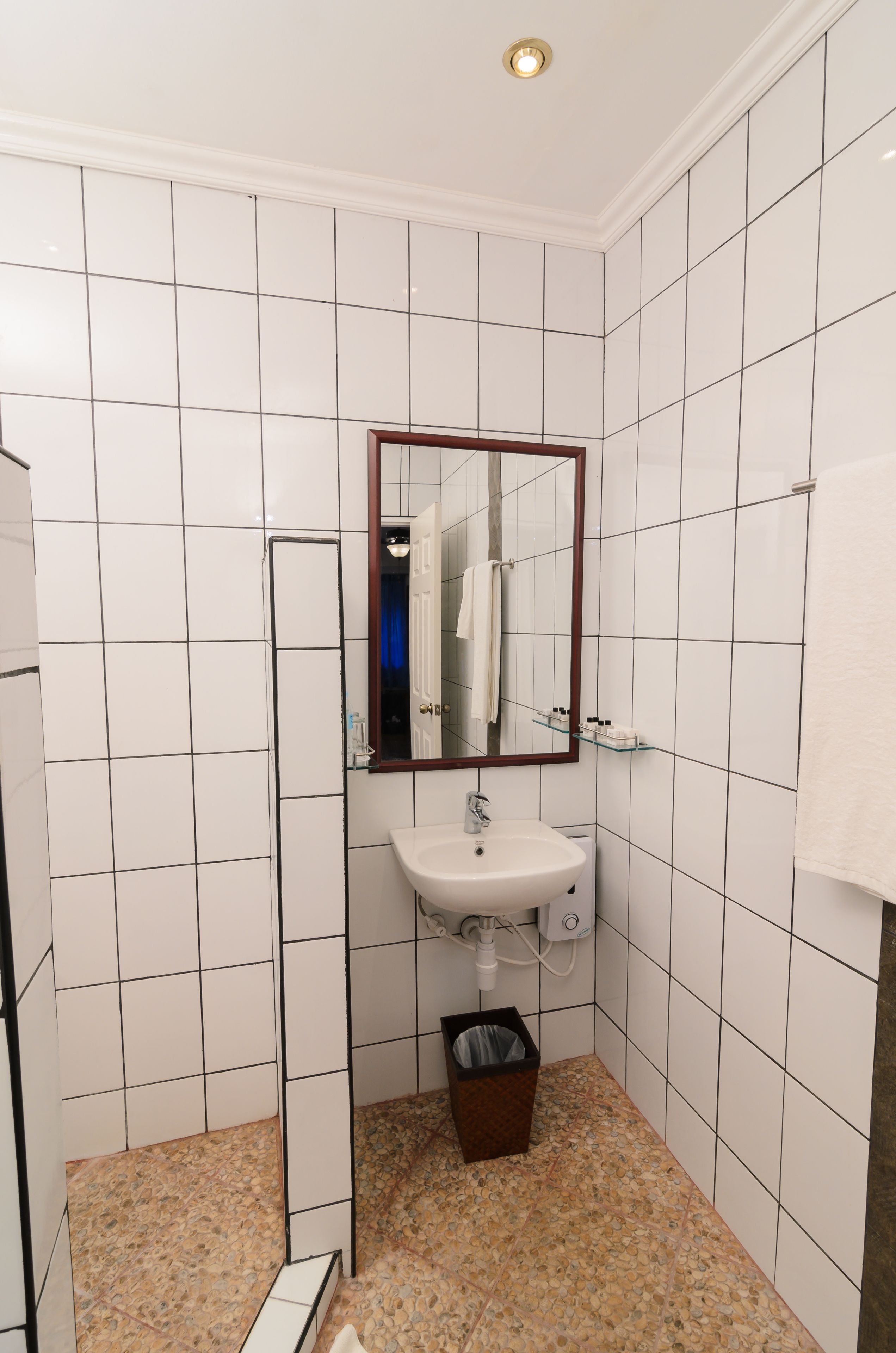 family room, sea view, 2 bedrooms | bathroom | shower, towels