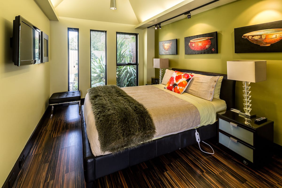 Luxe appartement, 1 queensize bed, keuken, aan de binnenplaats | 1 slaapkamer, luxe beddengoed, Select Comfort-bedden, een minibar