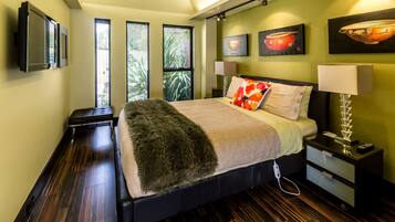 Luxury Apartment, 1 Queen Bed, Kitchen, Courtyard Area | 1 bedroom, premium bedding, Select Comfort beds, minibar