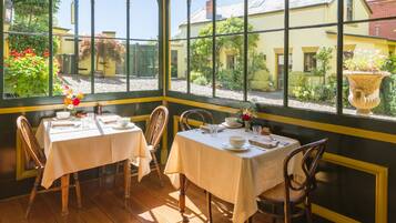 Daily cooked-to-order breakfast (AUD 36 per person)