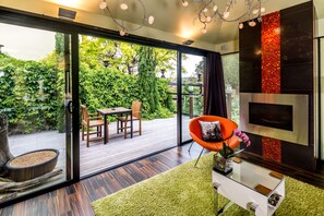 Luxury Apartment, 1 Queen Bed, Kitchen, Courtyard Area | Interior detail - Corinda Contemporary (Glebe)