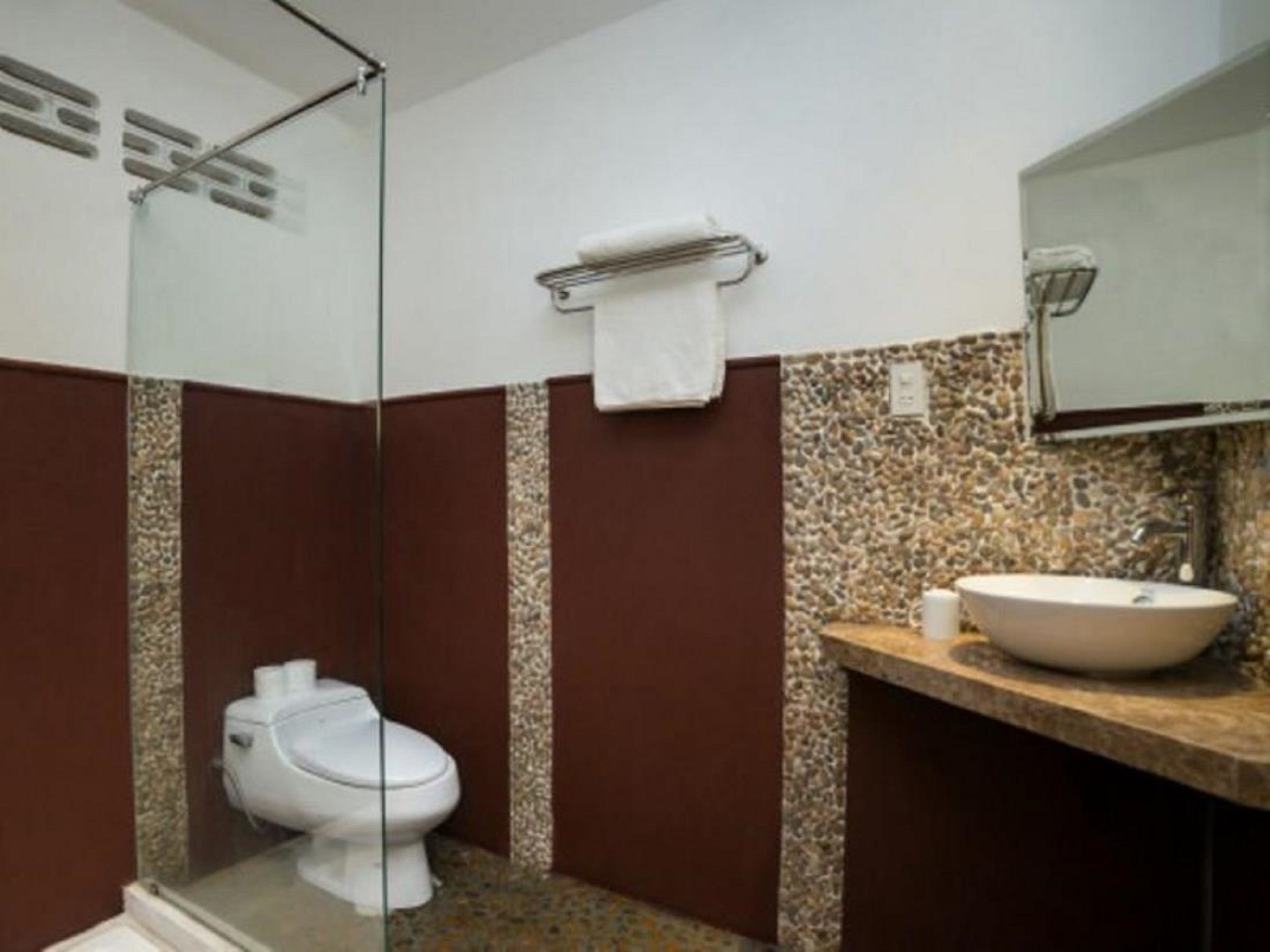 shower, free toiletries, hair dryer, slippers