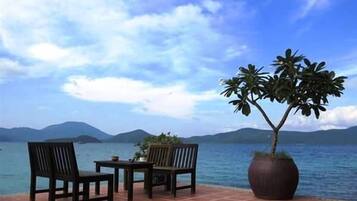 تناول الطعام بالخارج