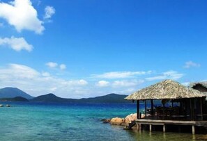 On the beach, white sand, scuba diving, snorkeling - Whale Island Resort (Van Ninh)
