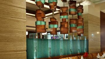 3 restaurants; breakfast, lunch, dinner and brunch served