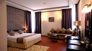 Habitación Deluxe | 2 habitaciones, minibar y caja de seguridad en la habitación