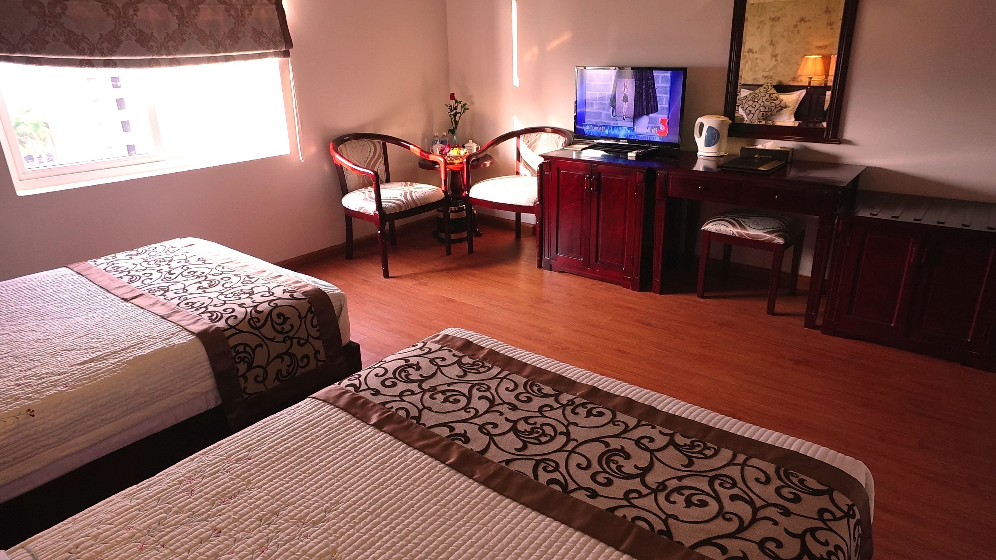 2 bedrooms, minibar, in-room safe, desk