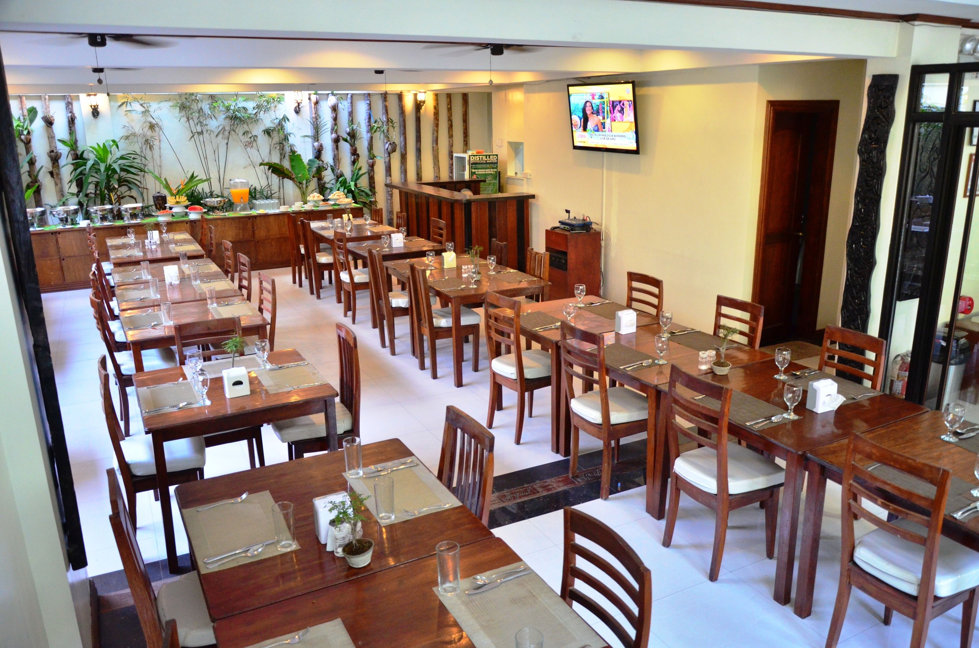 아침 식사, 점심 식사  및 저녁 식사 제공