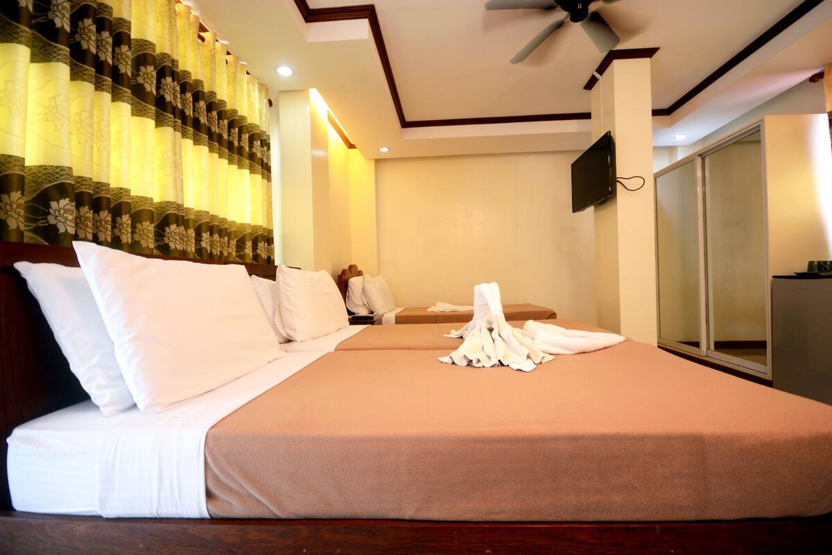 Premier Deluxe Twin | Individually furnished, bed sheets