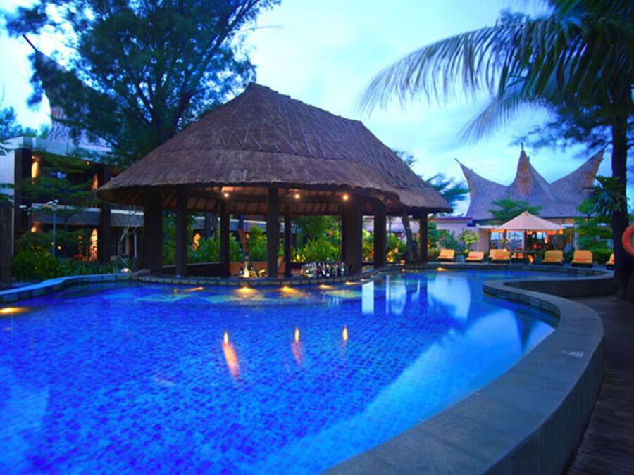 Poolside bar