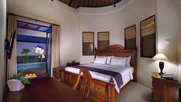 Caja de seguridad en la habitación y escritorio