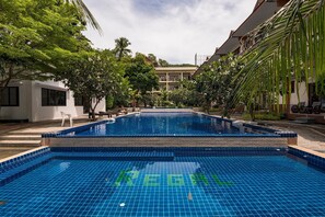 3 piscinas al aire libre