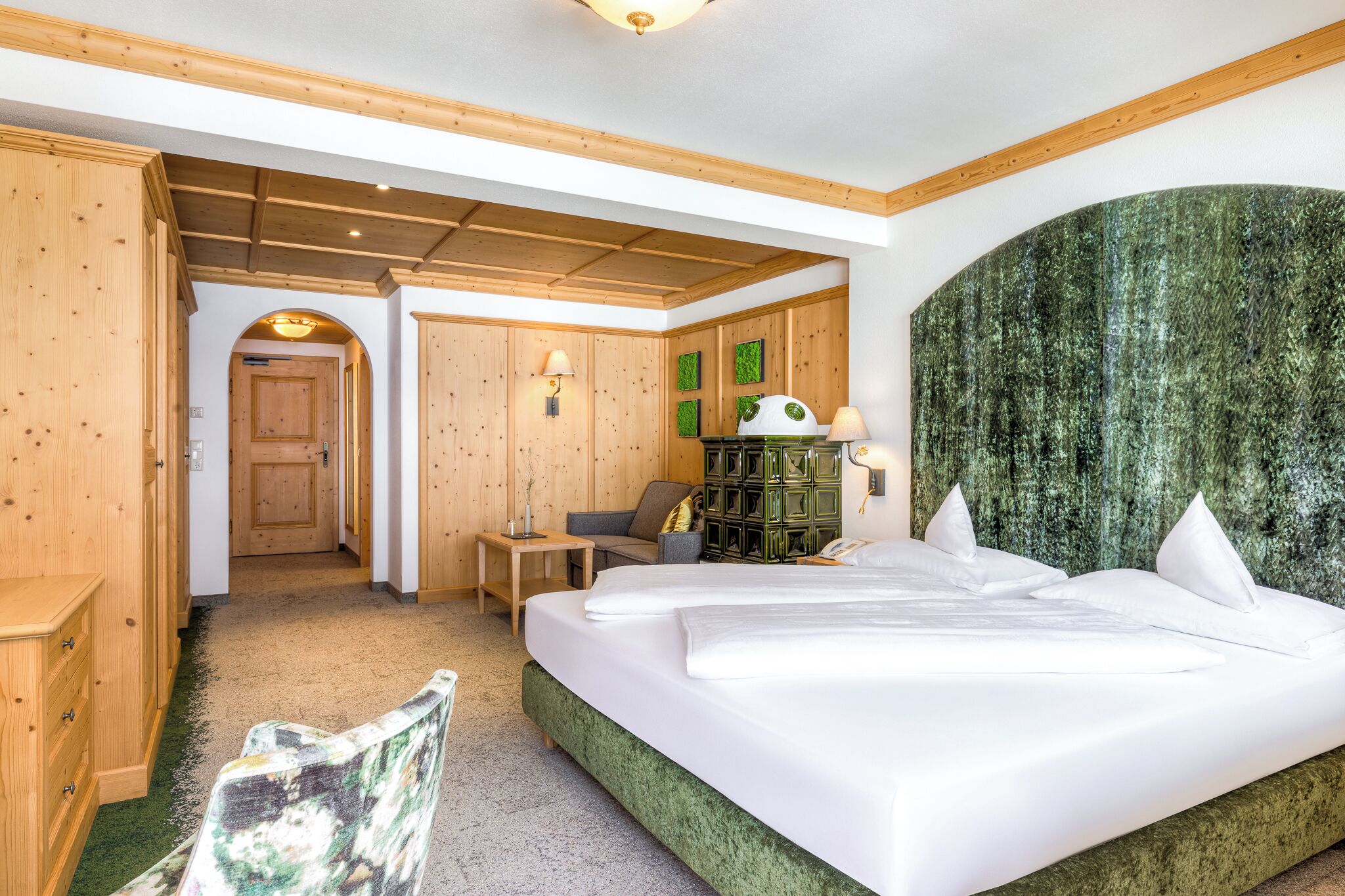 Hypo-allergenic bedding available, in-room safe, desk, soundproofing