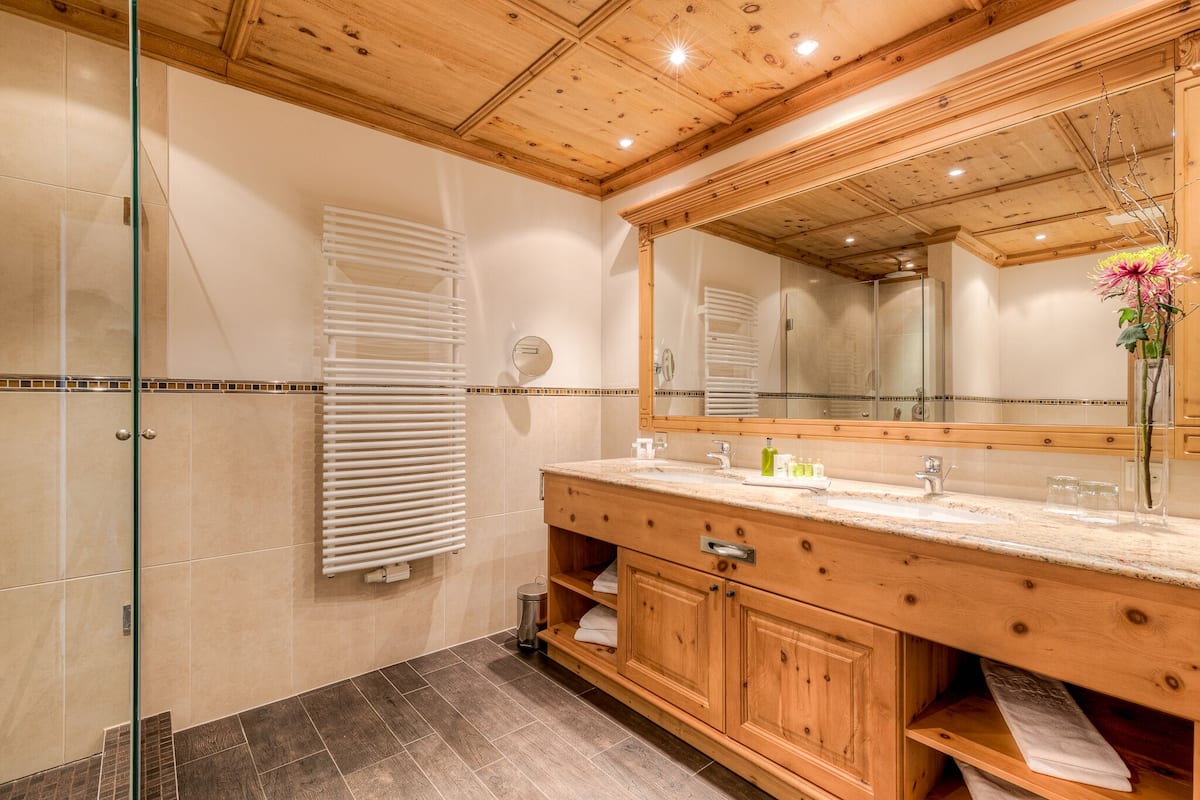 suite, 1 bedroom, balcony, mountain view (goldstern) | bathroom | free toiletries, hair dryer, bathrobes, slippers