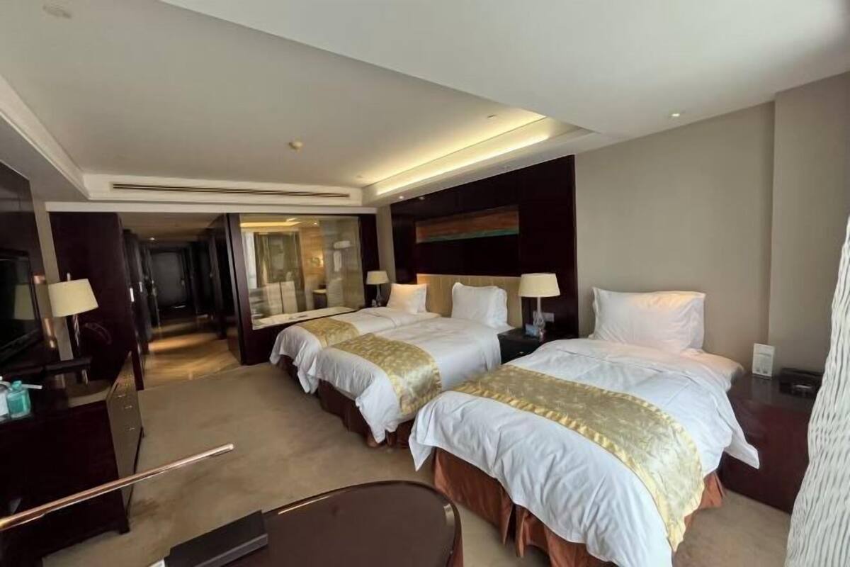 Cribs/infant beds, alarm clocks