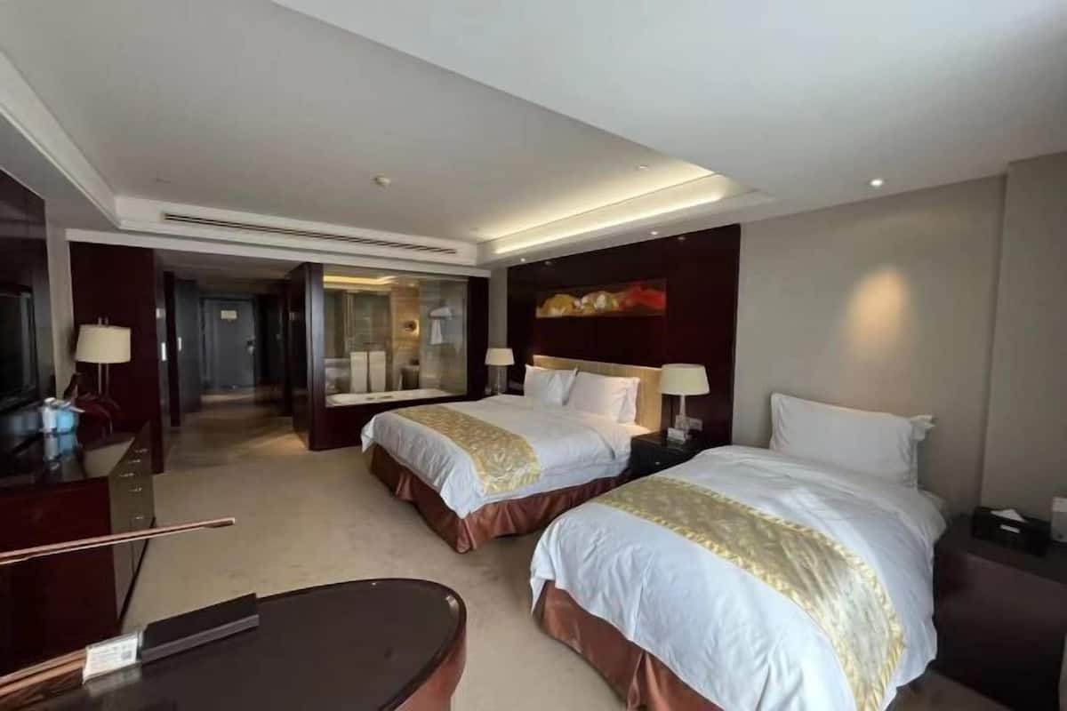 Cribs/infant beds, alarm clocks