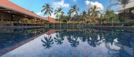 Outdoor pool, sun loungers