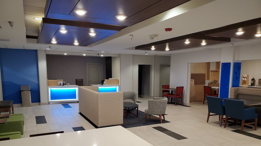 Holiday Inn Express & Suites Junction City by IHG