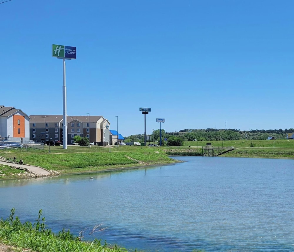 Holiday Inn Express and Suites - Junction City, Kansas photo 8