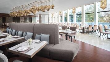 Daily buffet breakfast for a fee