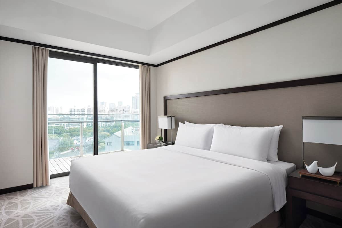 Club One-Bedroom Suite | 1 bedroom, premium bedding, down duvets, in-room safe