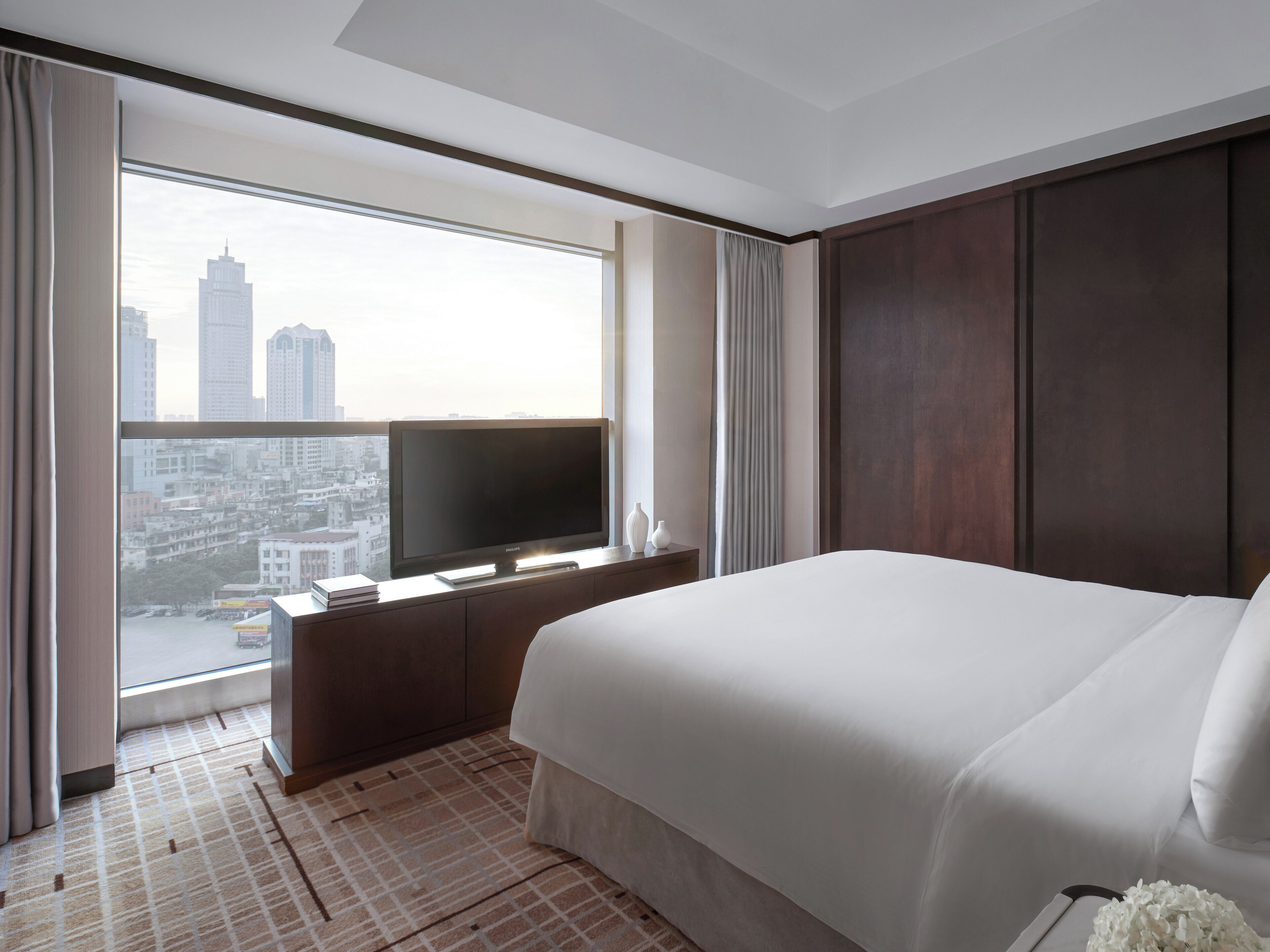 1 bedroom suite | premium bedding, down duvets, in-room safe, desk