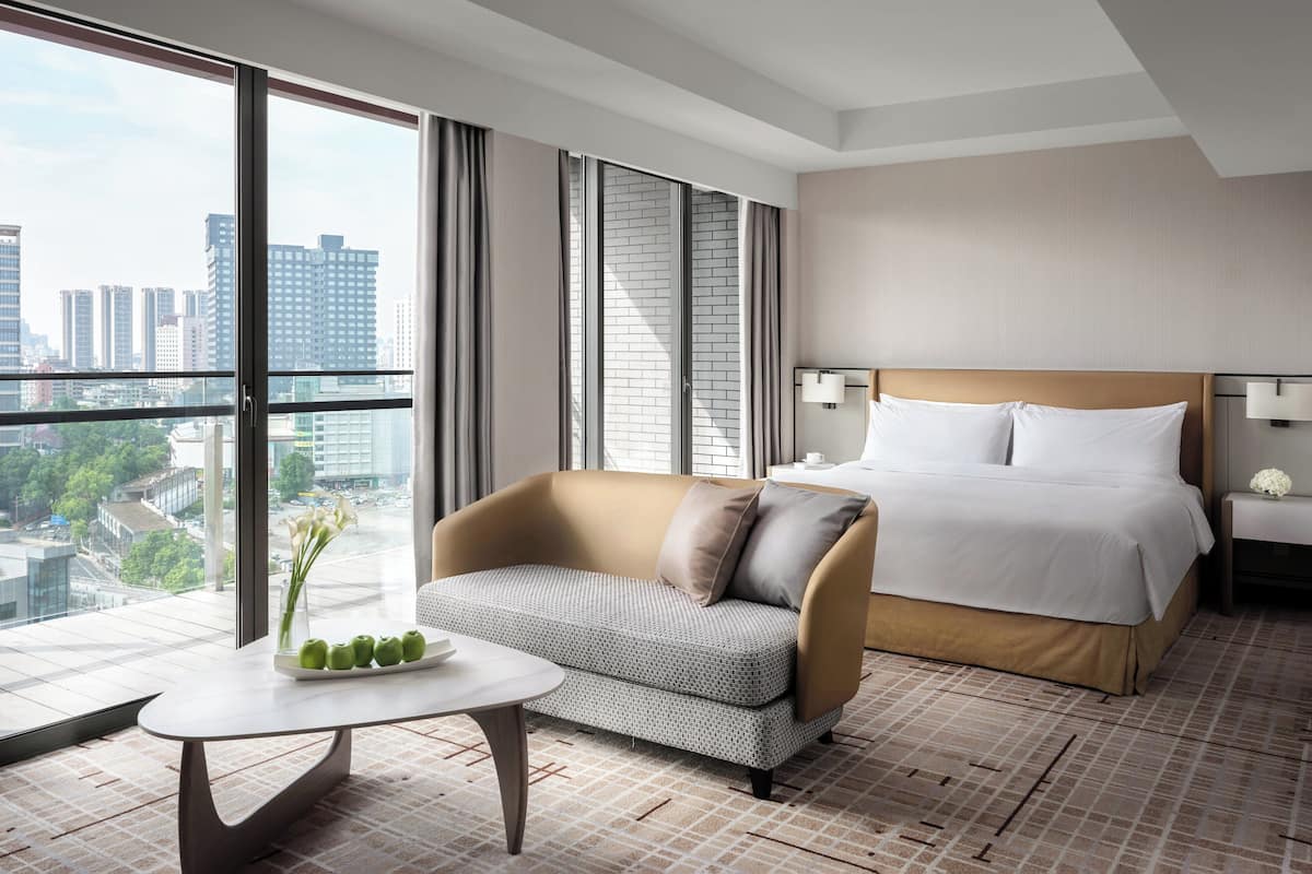 1 sovrum, sÀngtillbehör av högsta kvalitet och duntÀcken