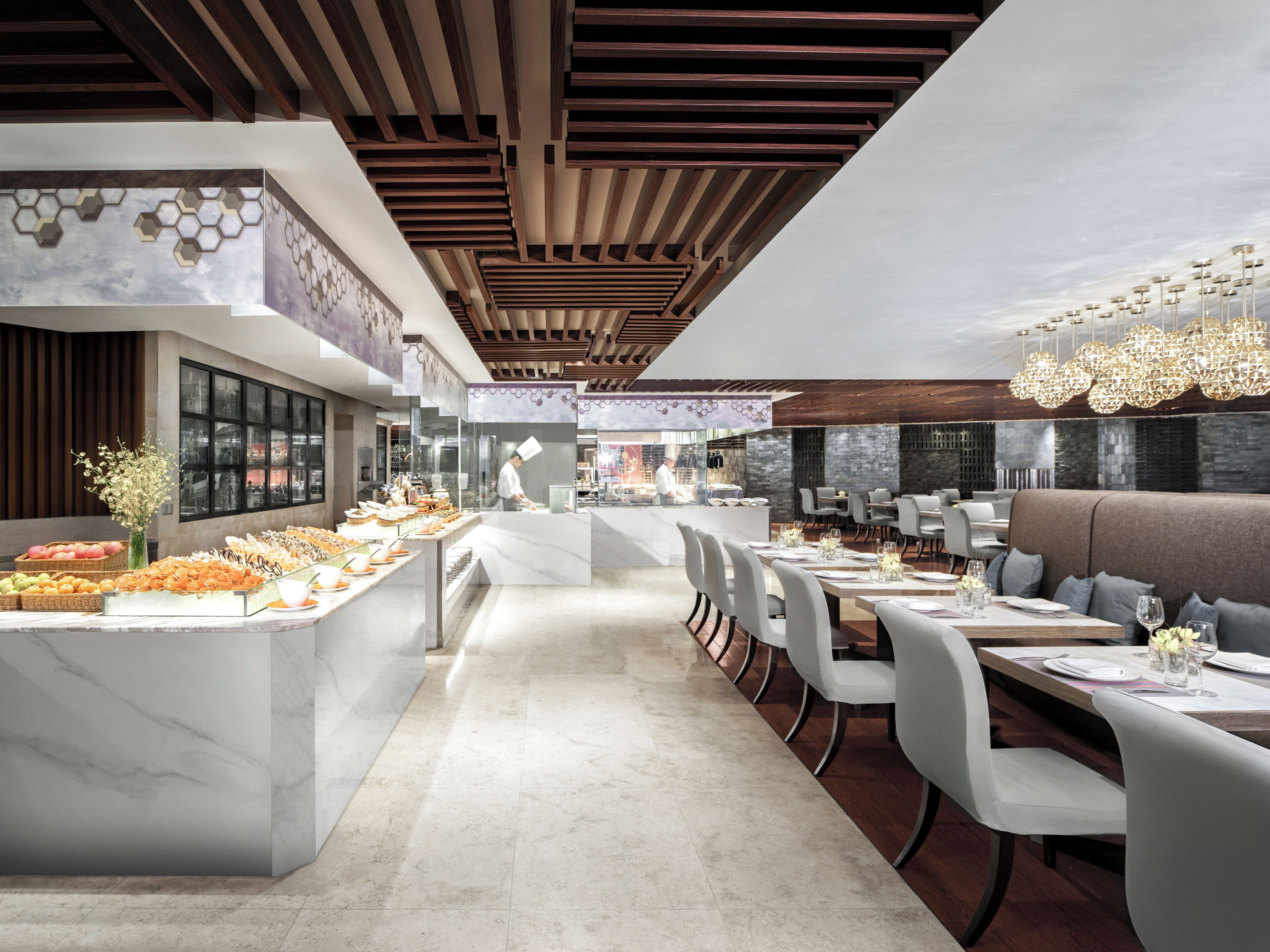 S'hi serveixen esmorzars, dinars i sopars 