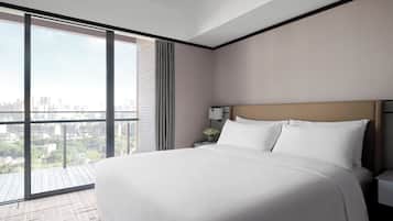 1 多间卧室、高档床上用品、羽绒被、客房内保险箱